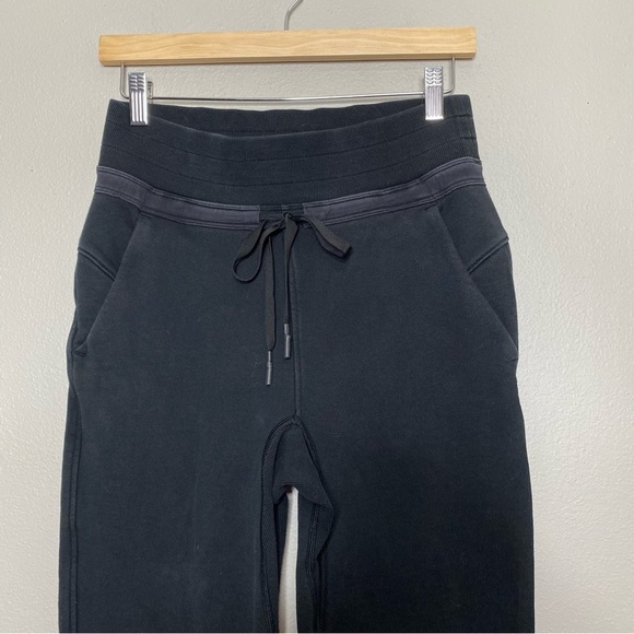 Lululemon High Rise 26” inseam black athletic joggers size 4 - Picture 2 of 7